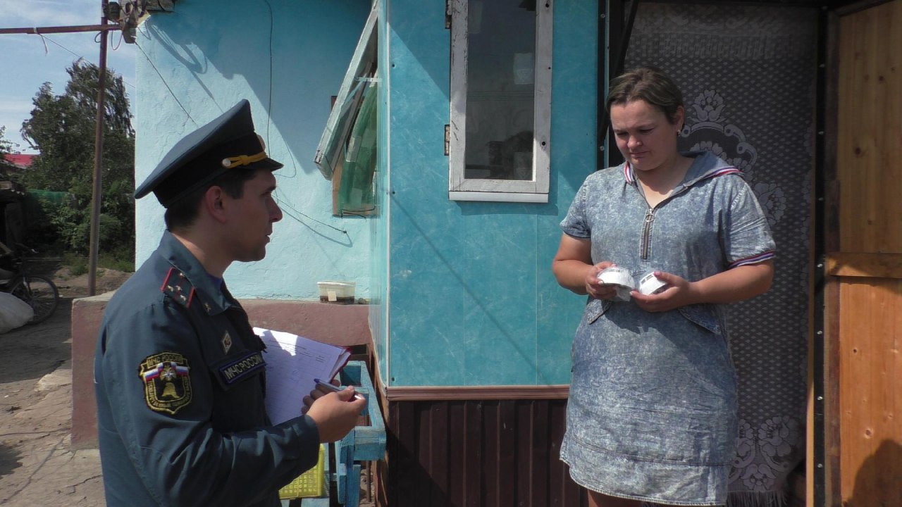 В Орловской области отдельные категории граждан (многодетные семьи, семьи, находящиеся в социально опасном положении) обеспечиваются автономными пожарными извещателями мест проживания