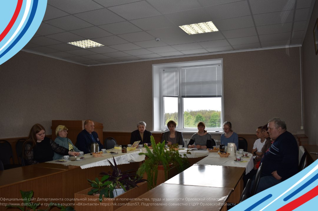 12 мая в Краснозоренском районе состоялся круглый стол для семей военнослужащих-участников СВО, который был организован администрацией района и Комплексным центром социального обслуживания