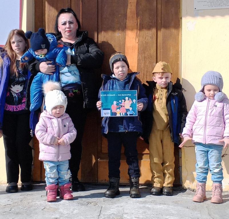 Многодетная семья из Краснозоренского района Орловской области активно помогает нашим бойцам СВО Многодетная семья из Краснозоренского района Орловской области активно помогает нашим бойцам СВО