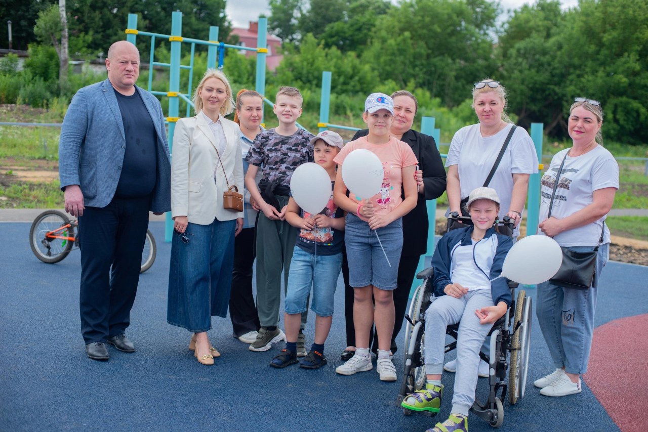 В городе Мценске появилась детская инклюзивная площадка