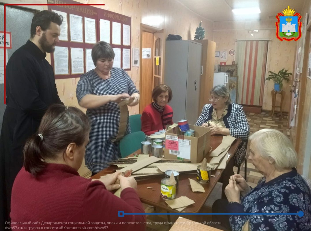 В центрах социального обслуживания населения изготавливают окопные свечи для бойцов в зоне СВО В центрах социального обслуживания населения изготавливают окопные свечи для бойцов в зоне СВО